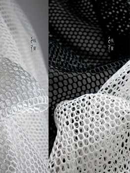 אויר רשת שחור לבן משושה רשת העמודים בד רואה דרך רשת חיפוי-מעצב בגדים בדים